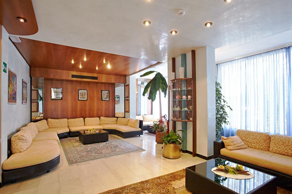 Hotel Sara Каорле Экстерьер фото