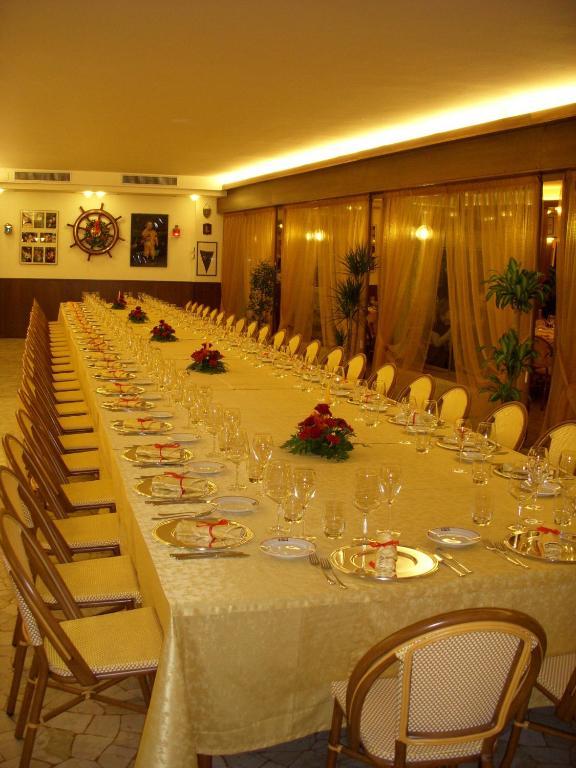 Hotel Sara Каорле Экстерьер фото