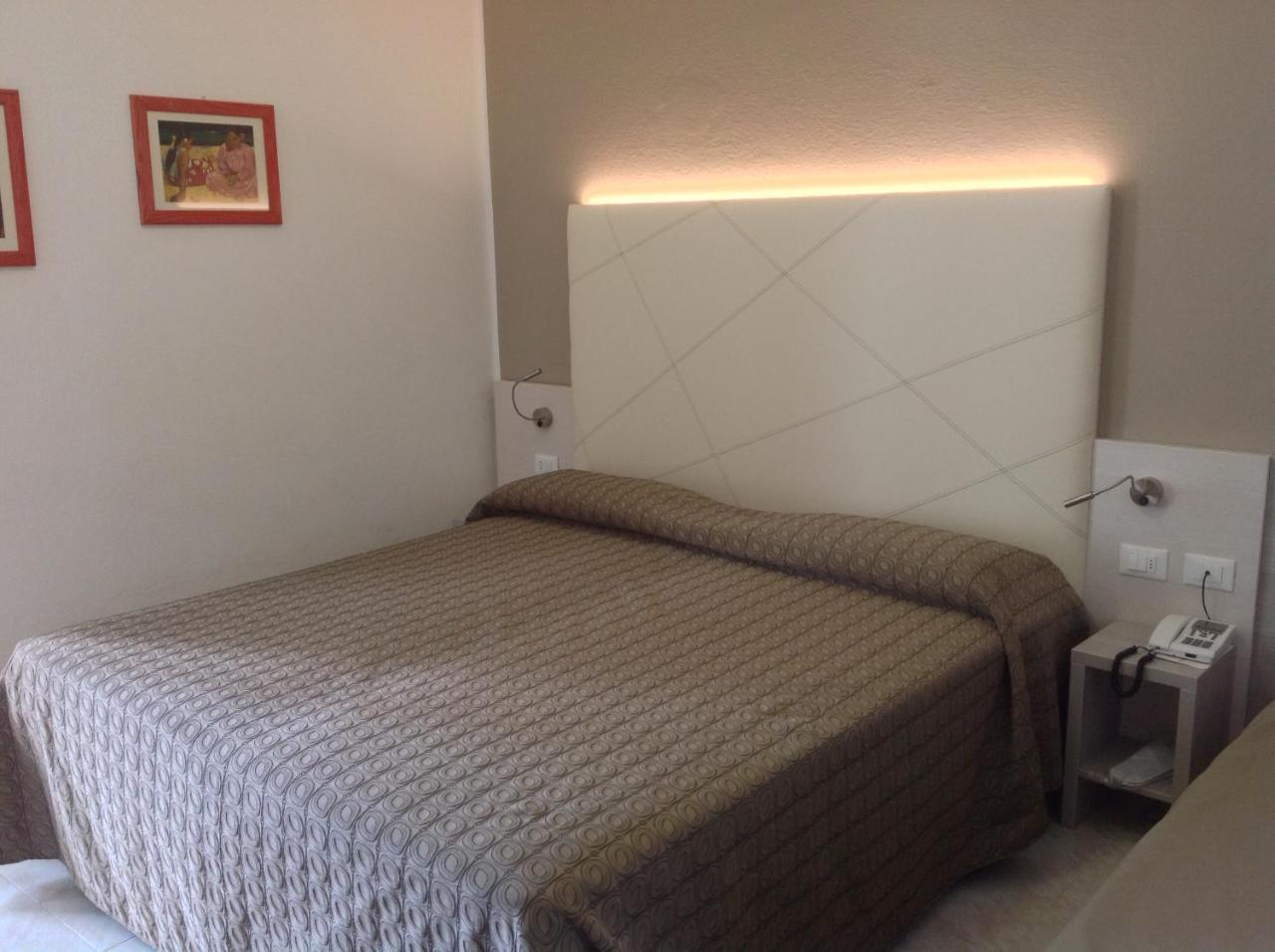 Hotel Sara Каорле Экстерьер фото